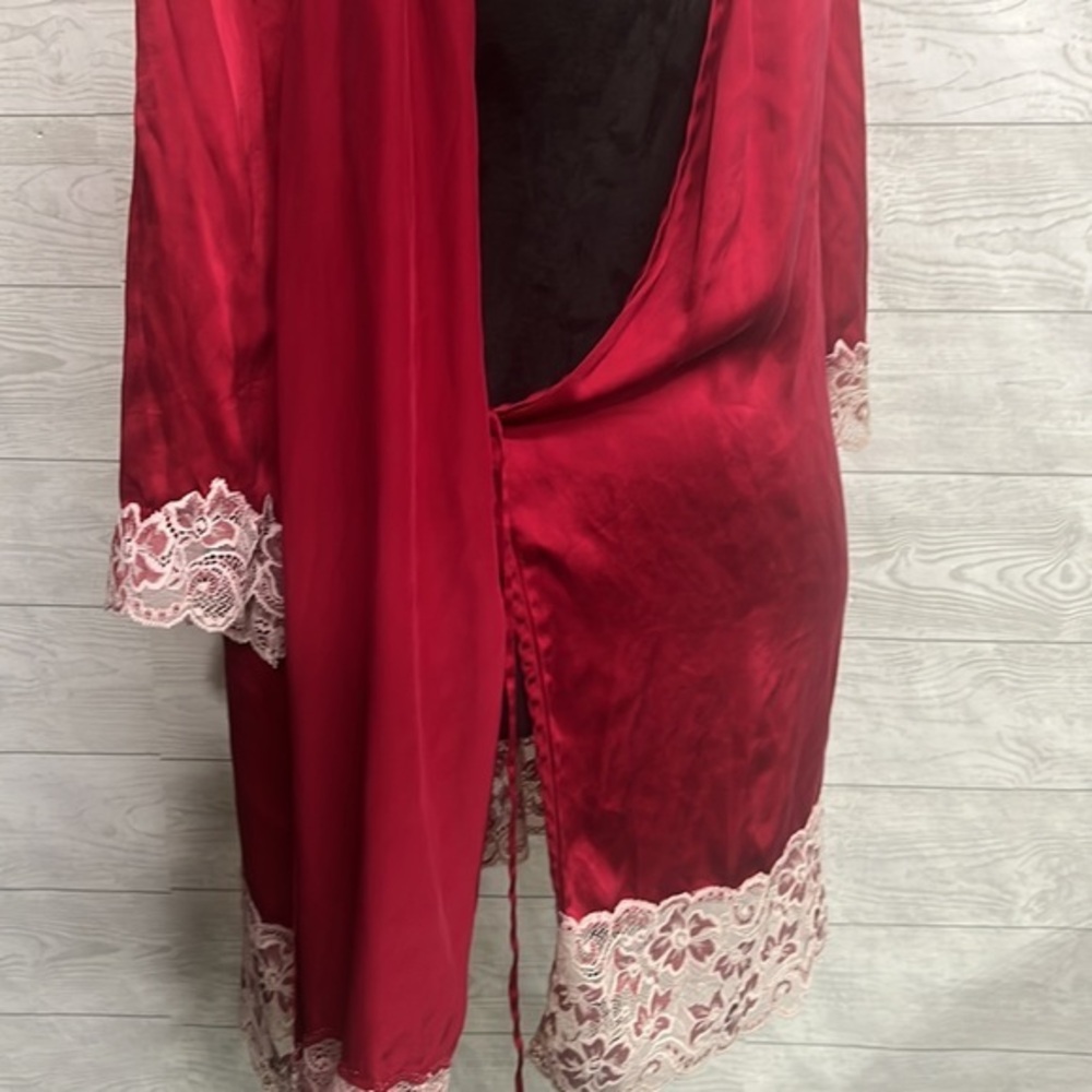 100% Silk &‎ Lace Robe - Picture 2 of 3